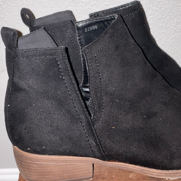 JG Black Velvet booties in perfect condition. - Picture 3 of 6